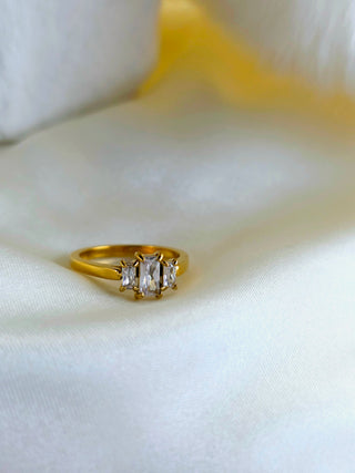 LUME Gem Square prong set Gold Ring