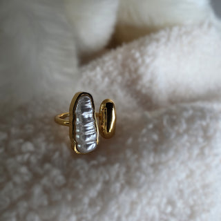 Rectangular Baroque Pearl Gold Ring