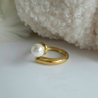 Solitaire Pearl Wrap Band Gold Ring