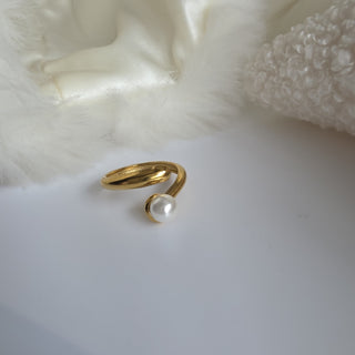 Solitaire Pearl Wrap Band Gold Ring
