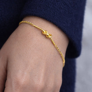 Dainty Knot Gold Belcher Chain Bracelet in 18K Gold