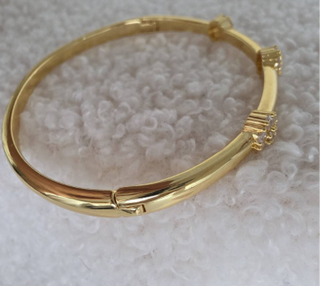 18K Gold Floral Stationed CZ Hinged Bangle
