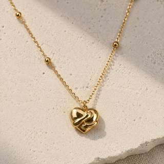 Hug Heart Necklace in 18K Gold