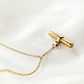 Patterned T-Bar 18K gold Y Necklace