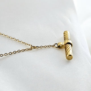 Patterned T-Bar 18K gold Y Necklace