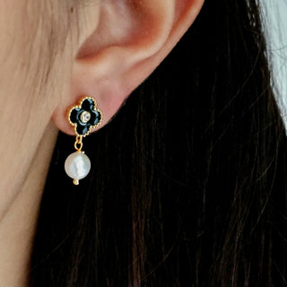 Clover Pearl 16K Gold stud dangle drop earrings,Green enamel earrings,baroque ivory shell pearl drop earring, four leaf clover earrings