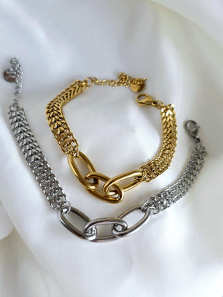 Chunky bold link chain adjustable chain bracelet wulith intricate details to band.18k gold plated and sterling silver plated on titanium steel