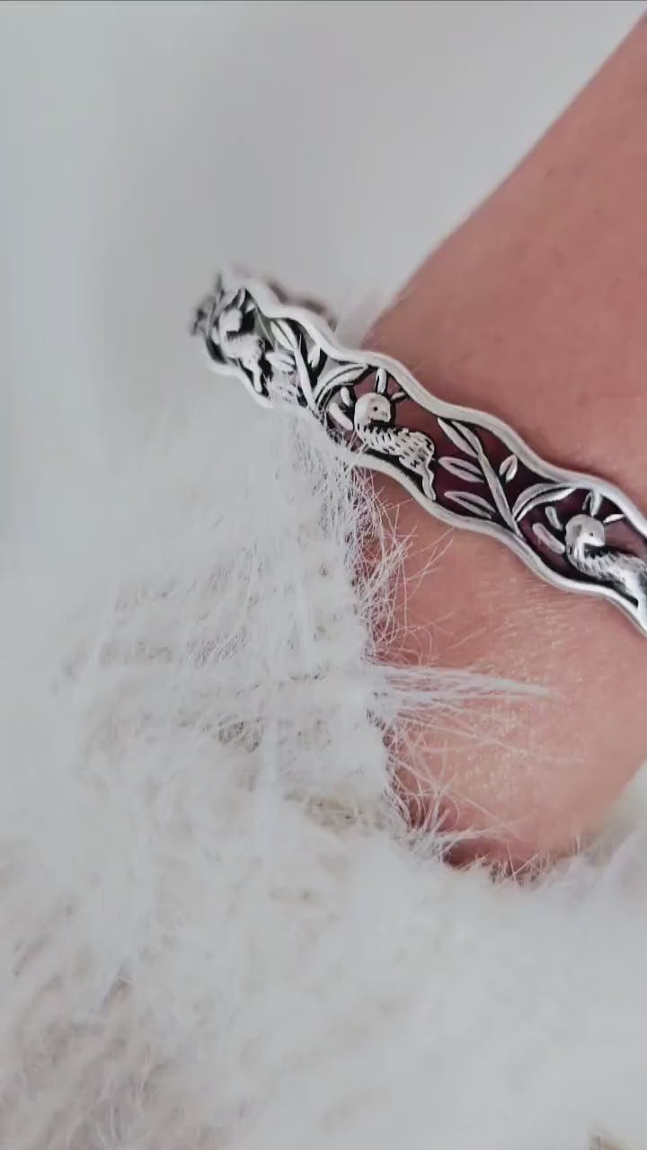 Rabbit patterned textured Sterling silver adjustable Wavy bracelet,open cuff bangle,running rabbit and vine twig bangle,unique vintage,gift