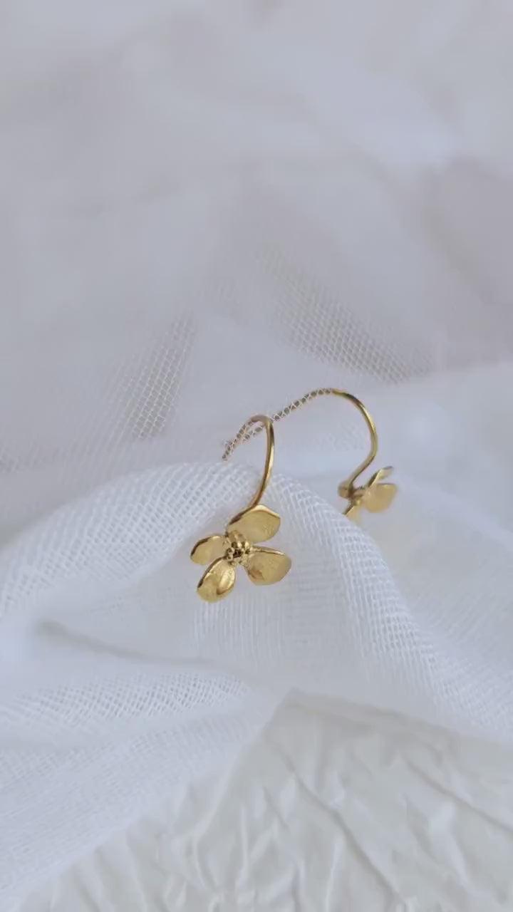 Tarnishfree Floral 18k Gold Threader earrings,dainty detailed gold flower earrings,gift for her