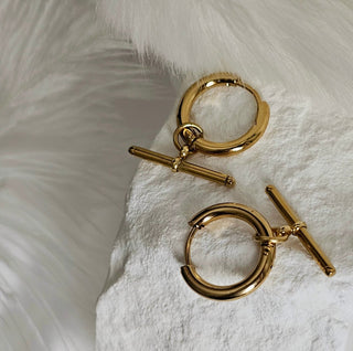 T-Bar charm Hoop Earrings in 18k Gold