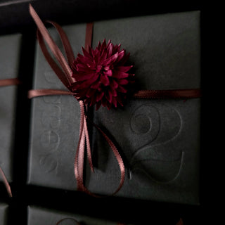 Close-up of the second ZOLÁI Advent Sunday box with ribbon and dried flower